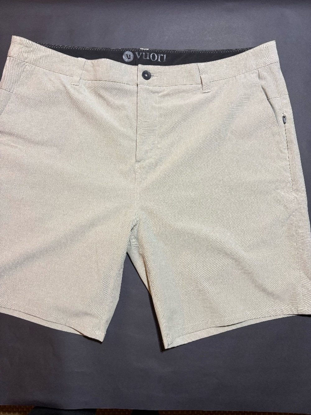 Men's Vuori Kahki shorts (size 38) - like new!